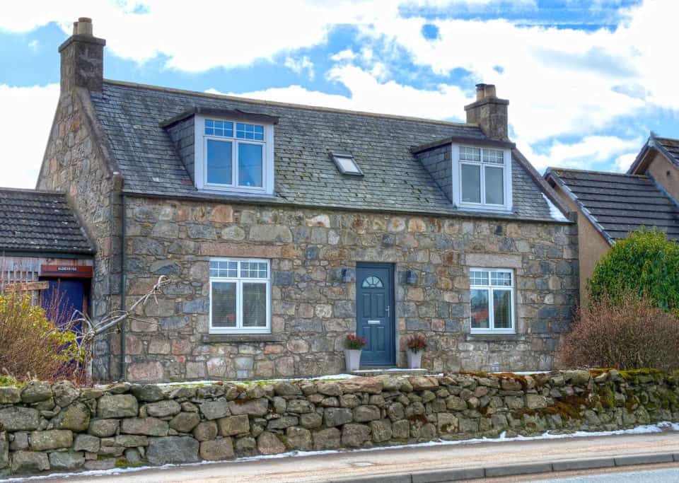 osullivan-casement-windows-elrick-aberdeen-exterior001-1024x683