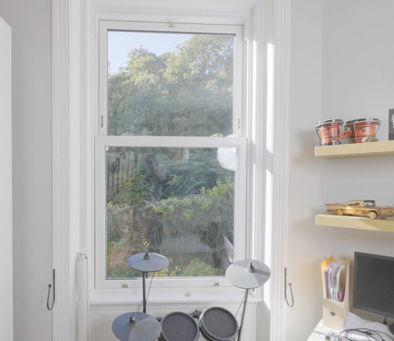 Gilzean_SlidingSashWindows_Bedroom