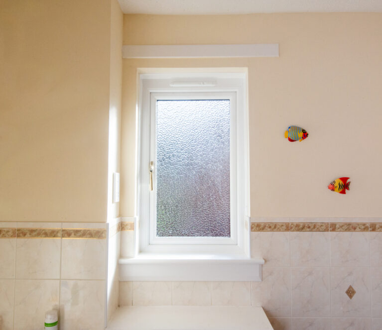 Murphy_BathRoom_Internal_CasementWindow_Landscape