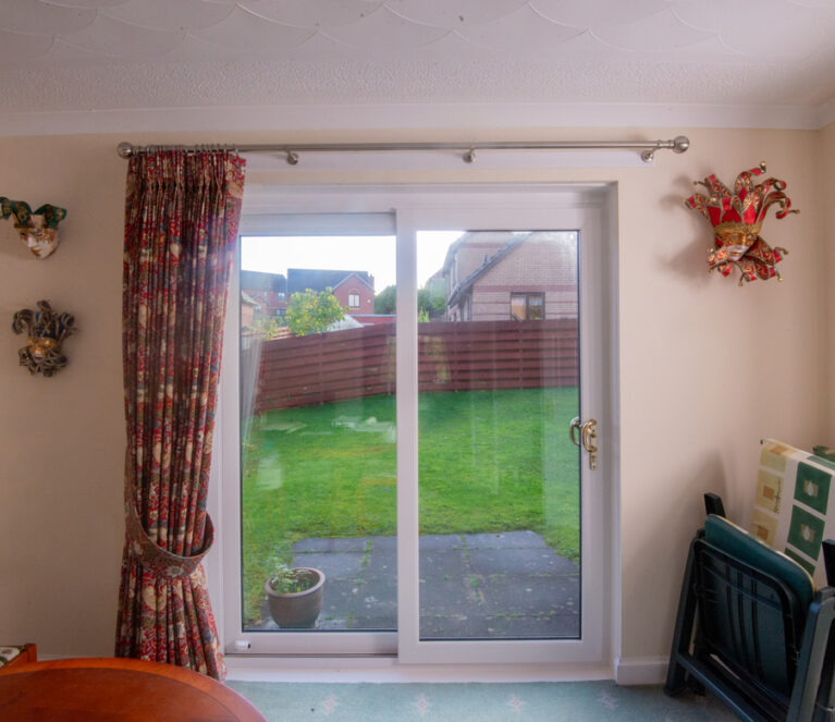 Murphy_LivingRoom_Internal_PatioDoors_Landscape