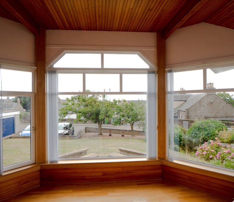 McLaren_LivingRoom_Internal_Bepoke_Bay_Window_White_Finish_Oak_Sill