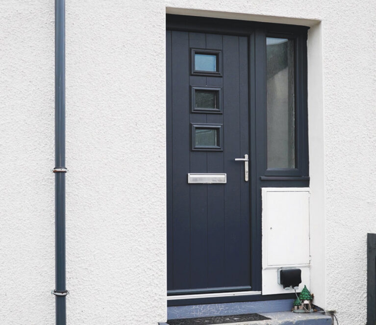 TimberLuxe Hallin door in anthracite grey and side window