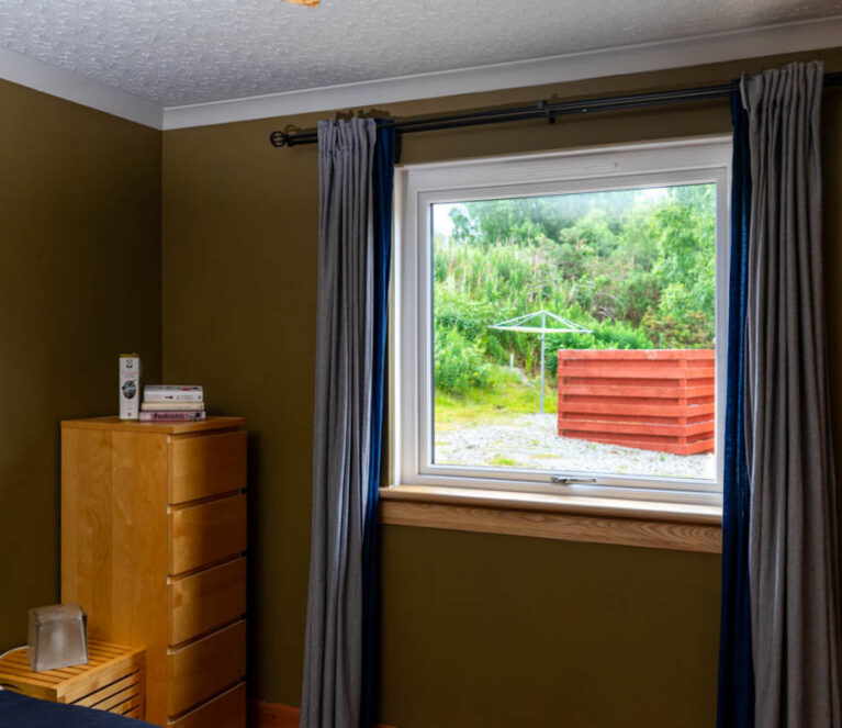 Lopez_InverGordon_AnthraciteGreyWhite_CasementWindow_InternalView_Bedroom2_After
