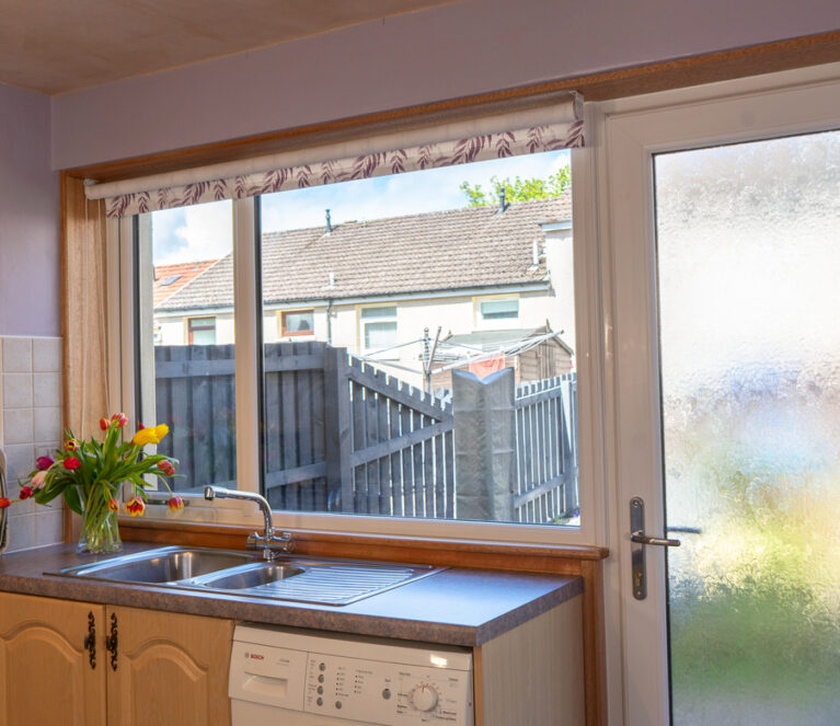 Ross_Armadale_RoseWoodWhite_CasementWindow_FarEasternSillSurround_Kitchen_After