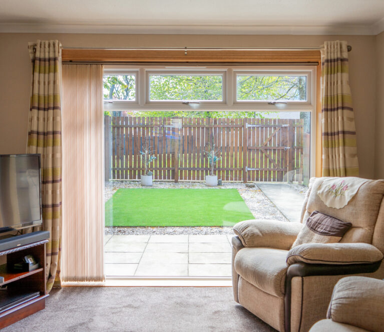 Ross_Armadale_RoseWoodWhite_CasementWindow_FarEasternSillSurround_LivingRoom_After